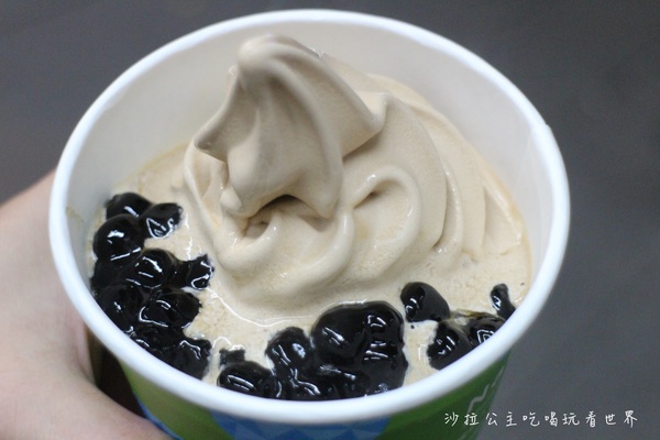 珍珠奶茶聖代:全家新口味『珍珠奶茶聖代』英式奶茶霜淇淋