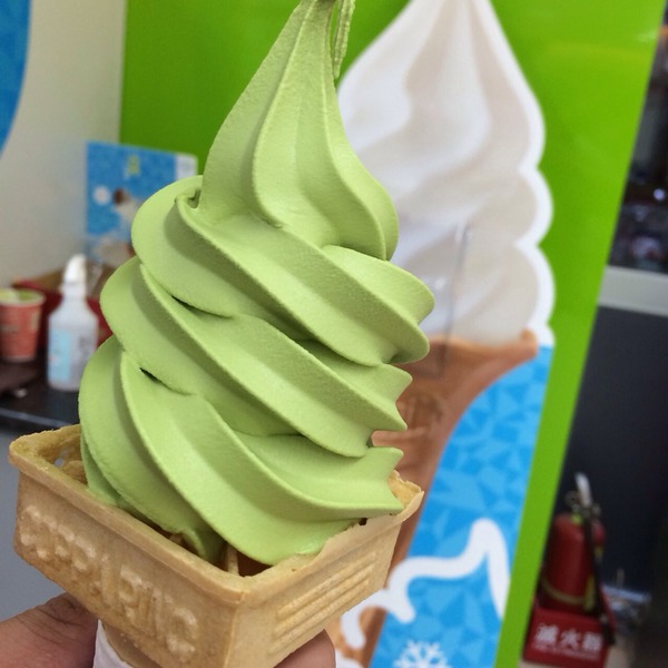 全家霜淇淋：【♥美食】千呼萬喚期間限定日式抹茶霜淇淋-全家便利商店