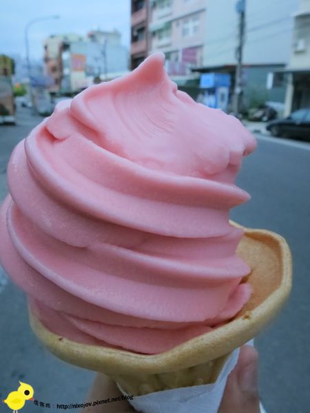 全家便利商店『自由女神般的草莓冰淇淋』