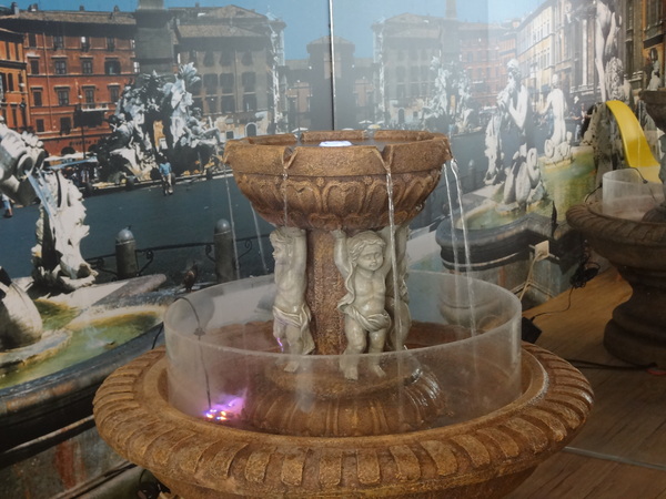 西納小街：1020711[官本金文愛台灣]西納小街與可愛的小熊來到童話般世界在彩虹步道上一起用餐