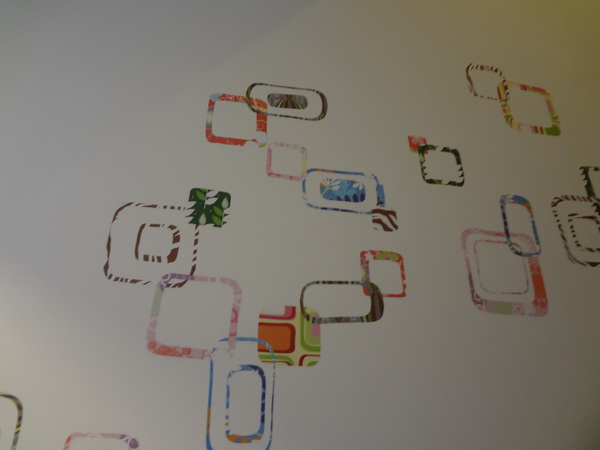 西納小街：1020711[官本金文愛台灣]西納小街與可愛的小熊來到童話般世界在彩虹步道上一起用餐