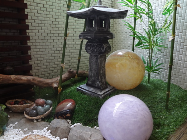 西納小街：1020711[官本金文愛台灣]西納小街與可愛的小熊來到童話般世界在彩虹步道上一起用餐