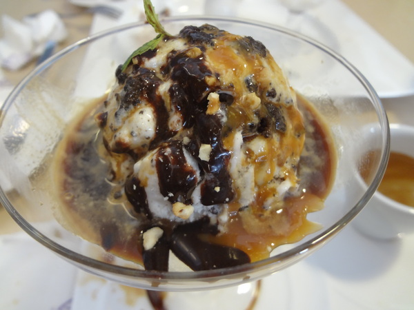 西納小街：1020711[官本金文愛台灣]西納小街與可愛的小熊來到童話般世界在彩虹步道上一起用餐