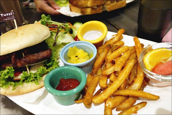 Tutti Cafe圖比咖啡創意早午餐:【Tutti Cafe圖比咖啡創意早午餐】松江南京站CP值美食,中西日敲出驚喜好滋味