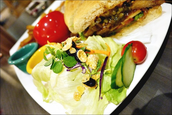 Tutti Cafe圖比咖啡創意早午餐:【Tutti Cafe圖比咖啡創意早午餐】松江南京站CP值美食,中西日敲出驚喜好滋味