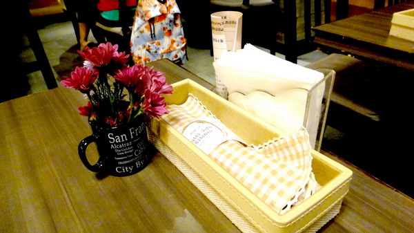 Tutti Cafe圖比咖啡創意早午餐:【台北南京】可愛兔兔拉花!Tutti Cafe圖比咖啡創意早午餐!