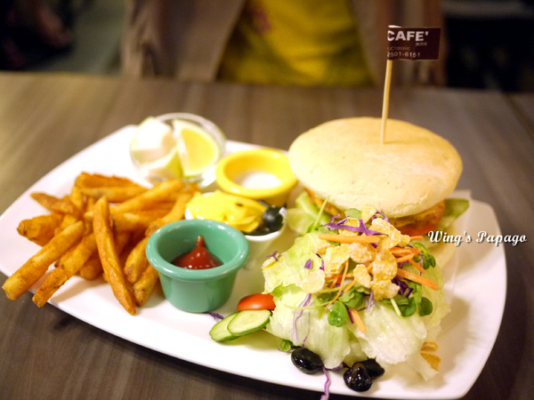 Tutti Cafe圖比咖啡創意早午餐：超可愛兔兔拉花&搞創意美味餐點。【Tutti Cafe圖比咖啡】體驗