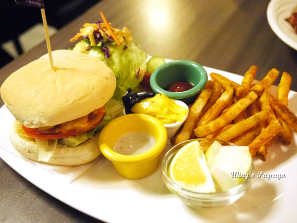 Tutti Cafe圖比咖啡創意早午餐：超可愛兔兔拉花&搞創意美味餐點。【Tutti Cafe圖比咖啡】體驗