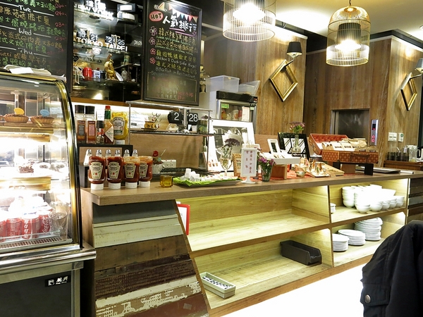 Tutti Cafe圖比咖啡創意早午餐：【捷運松江南京】喝泰迪熊咖啡，吃創意早午餐 — Tutti Cafe圖比咖啡