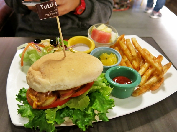 Tutti Cafe圖比咖啡創意早午餐：【捷運松江南京】喝泰迪熊咖啡，吃創意早午餐 — Tutti Cafe圖比咖啡