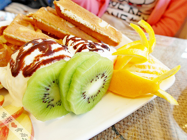 enjoy coffee：來Enjoy寧靜百元有找之鬆餅午後時光!!