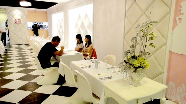 華麗狂女士2 - Macaron Pink(逢甲店):【台中逢甲】華麗狂女士好評不斷!新品布魯塞爾天空樹華麗登場!