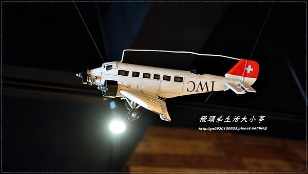 MYBURGER買堡：【食記/新北市】黃澄澄爆漿起司漢堡，妳千萬別錯過♪♪MY BURGER買堡♪♪