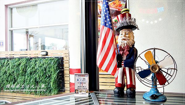 MYBURGER買堡：【食記/新北市】黃澄澄爆漿起司漢堡，妳千萬別錯過♪♪MY BURGER買堡♪♪