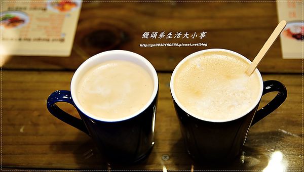 MYBURGER買堡：【食記/新北市】黃澄澄爆漿起司漢堡，妳千萬別錯過♪♪MY BURGER買堡♪♪