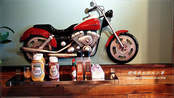 MYBURGER買堡：【食記/新北市】黃澄澄爆漿起司漢堡，妳千萬別錯過♪♪MY BURGER買堡♪♪