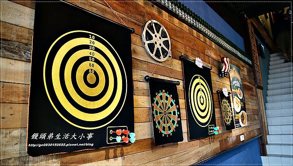 MYBURGER買堡：【食記/新北市】黃澄澄爆漿起司漢堡，妳千萬別錯過♪♪MY BURGER買堡♪♪