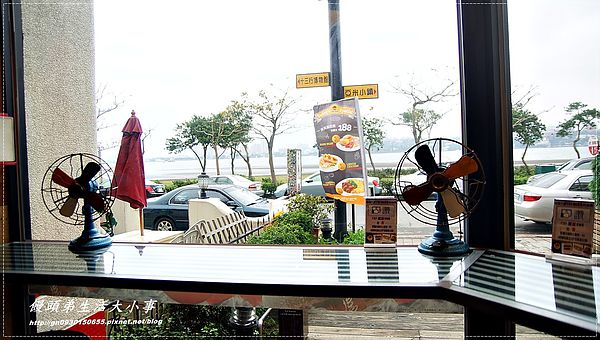 MYBURGER買堡：【食記/新北市】黃澄澄爆漿起司漢堡，妳千萬別錯過♪♪MY BURGER買堡♪♪