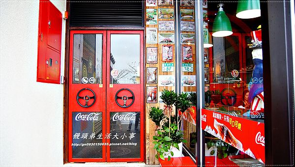 MYBURGER買堡：【食記/新北市】黃澄澄爆漿起司漢堡，妳千萬別錯過♪♪MY BURGER買堡♪♪