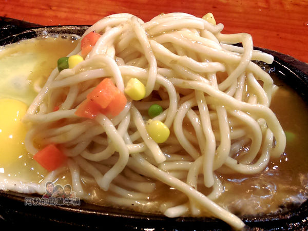 樂華夜市-小野牛牛排12-鐵板麵(蘑菇)