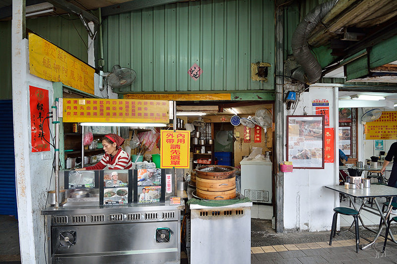台式早餐:艋舺阿萬油飯 割包 排骨酥麵-台北萬華有名老店小吃