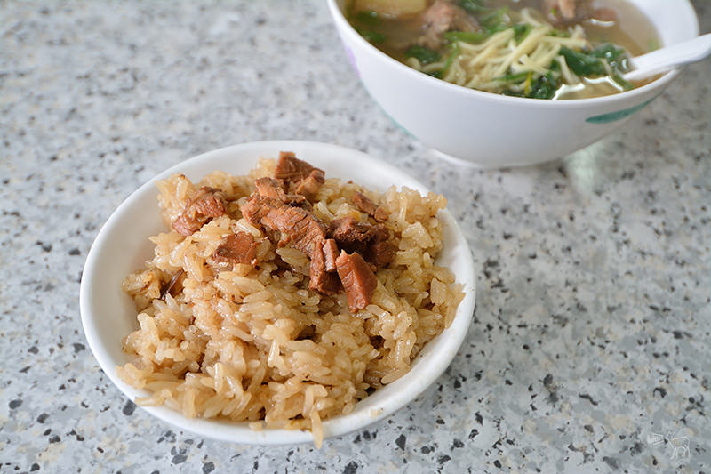 台式早餐:艋舺阿萬油飯 割包 排骨酥麵-台北萬華有名老店小吃