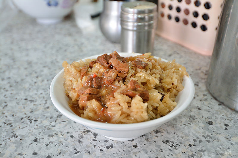 台式早餐:艋舺阿萬油飯 割包 排骨酥麵-台北萬華有名老店小吃