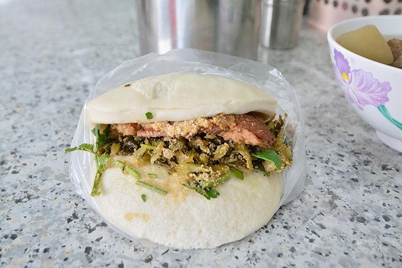 台式早餐:艋舺阿萬油飯 割包 排骨酥麵-台北萬華有名老店小吃