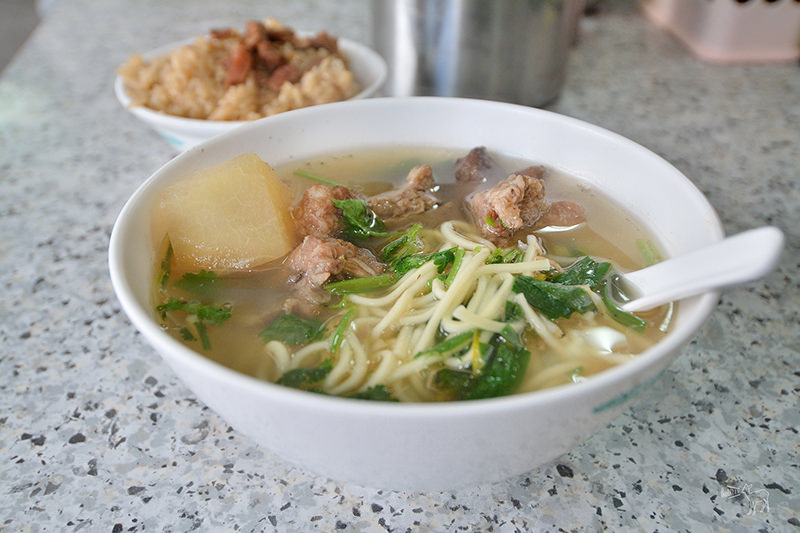 台式早餐:艋舺阿萬油飯 割包 排骨酥麵-台北萬華有名老店小吃