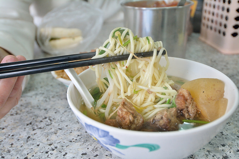 台式早餐:艋舺阿萬油飯 割包 排骨酥麵-台北萬華有名老店小吃