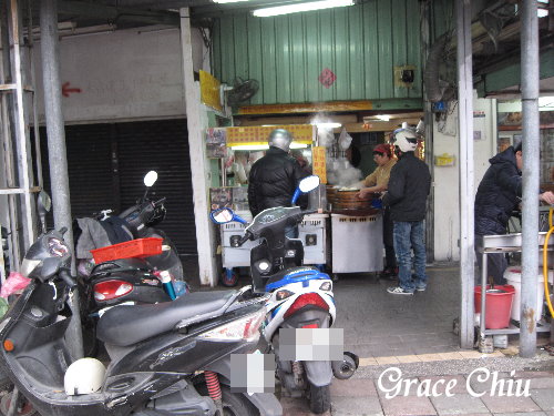 阿萬油飯 刈包 肉包:艋舺在地早餐~阿萬油飯.刈包.四臣湯(四神湯)