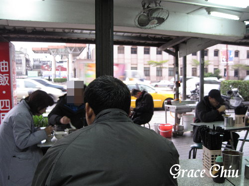 阿萬油飯 刈包 肉包:艋舺在地早餐~阿萬油飯.刈包.四臣湯(四神湯)
