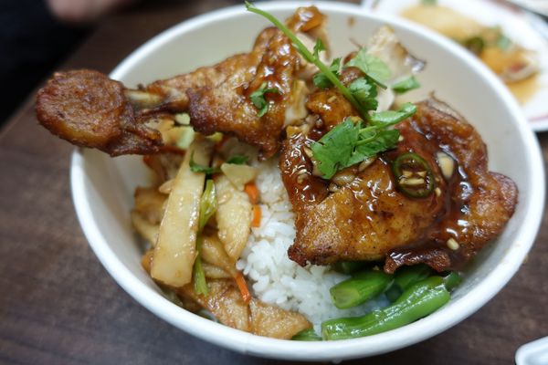 竹林麵店：(胖樺食記)新北市永和區必吃小吃美食「竹林麵店」。家常風味便當有各式小菜可搭配