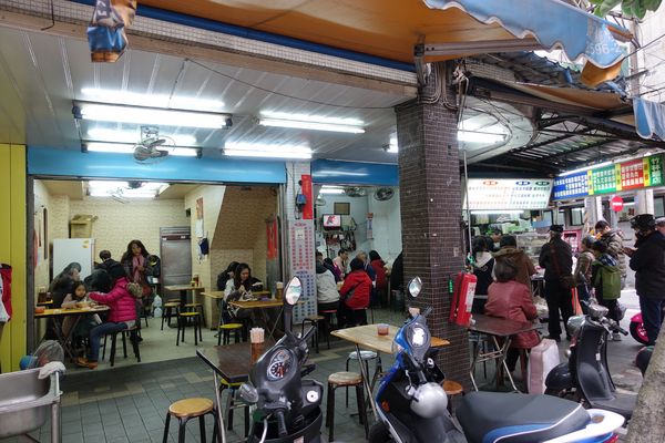 竹林麵店：(胖樺食記)新北市永和區必吃小吃美食「竹林麵店」。家常風味便當有各式小菜可搭配