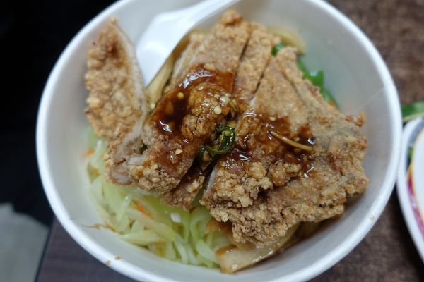 竹林麵店：(胖樺食記)新北市永和區必吃小吃美食「竹林麵店」。家常風味便當有各式小菜可搭配