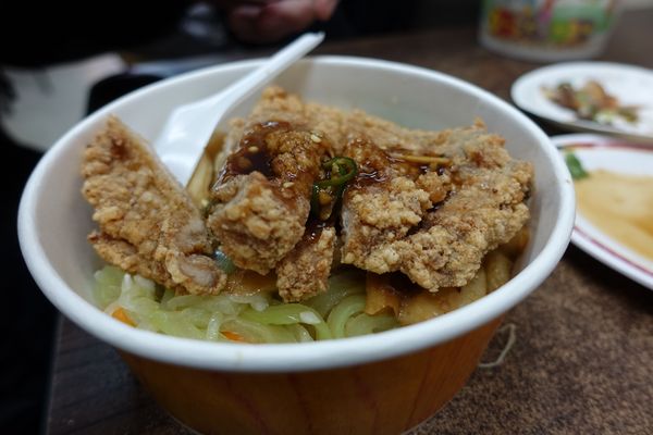 竹林麵店：(胖樺食記)新北市永和區必吃小吃美食「竹林麵店」。家常風味便當有各式小菜可搭配