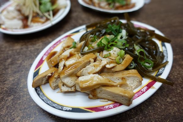 竹林麵店：(胖樺食記)新北市永和區必吃小吃美食「竹林麵店」。家常風味便當有各式小菜可搭配