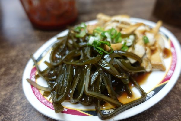 竹林麵店：(胖樺食記)新北市永和區必吃小吃美食「竹林麵店」。家常風味便當有各式小菜可搭配