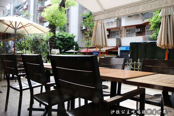 UZNA OMOM 杏桃鬆餅屋:東區216巷下午茶『杏桃鬆餅屋(忠孝店)』夏季新品吃刨冰消暑去/甜點/捷運忠孝敦化站