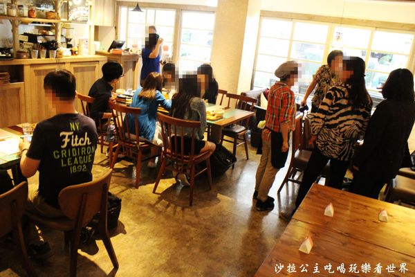 UZNA OMOM 杏桃鬆餅屋:東區216巷下午茶『杏桃鬆餅屋(忠孝店)』夏季新品吃刨冰消暑去/甜點/捷運忠孝敦化站