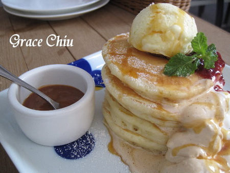 UZNA OMOM 杏桃鬆餅屋：UZNA OMOM 杏桃鬆餅屋 (台北東區)