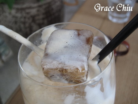 UZNA OMOM 杏桃鬆餅屋：UZNA OMOM 杏桃鬆餅屋 (台北東區)