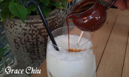 UZNA OMOM 杏桃鬆餅屋：UZNA OMOM 杏桃鬆餅屋 (台北東區)