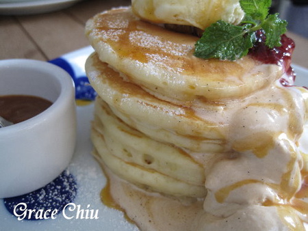 UZNA OMOM 杏桃鬆餅屋：UZNA OMOM 杏桃鬆餅屋 (台北東區)