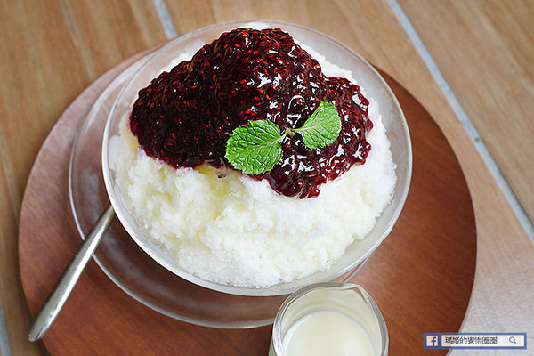 UZNA OMOM 杏桃鬆餅屋：◆台北東區。捷運忠孝敦化【杏桃鬆餅屋】夏季限定新菜單。鬆餅冰品陪你沁涼FUN暑假