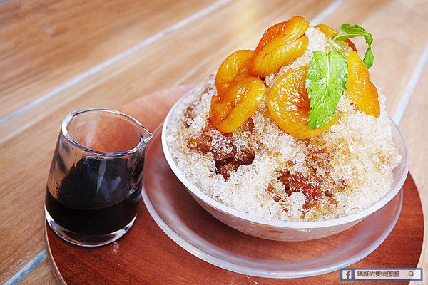 UZNA OMOM 杏桃鬆餅屋：◆台北東區。捷運忠孝敦化【杏桃鬆餅屋】夏季限定新菜單。鬆餅冰品陪你沁涼FUN暑假