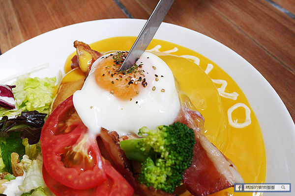 UZNA OMOM 杏桃鬆餅屋：◆台北東區。捷運忠孝敦化【杏桃鬆餅屋】夏季限定新菜單。鬆餅冰品陪你沁涼FUN暑假