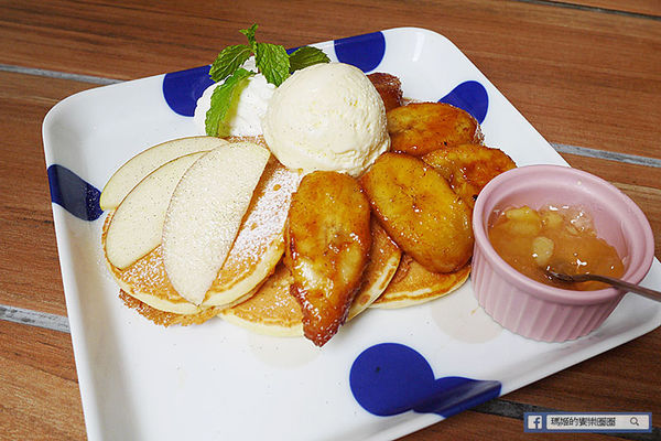 UZNA OMOM 杏桃鬆餅屋：◆台北東區。捷運忠孝敦化【杏桃鬆餅屋】夏季限定新菜單。鬆餅冰品陪你沁涼FUN暑假