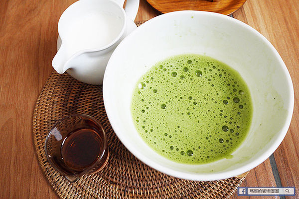 UZNA OMOM 杏桃鬆餅屋：◆台北東區。捷運忠孝敦化【杏桃鬆餅屋】夏季限定新菜單。鬆餅冰品陪你沁涼FUN暑假