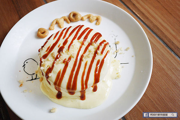 UZNA OMOM 杏桃鬆餅屋：◆台北東區。捷運忠孝敦化【杏桃鬆餅屋】夏季限定新菜單。鬆餅冰品陪你沁涼FUN暑假